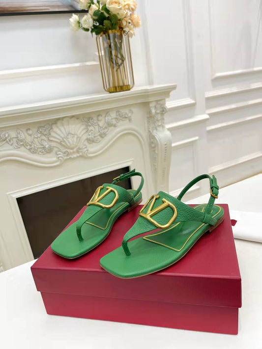 THONG SANDALS IN EMERALD GREEN CALFSKIN WITH GOLD LOGO