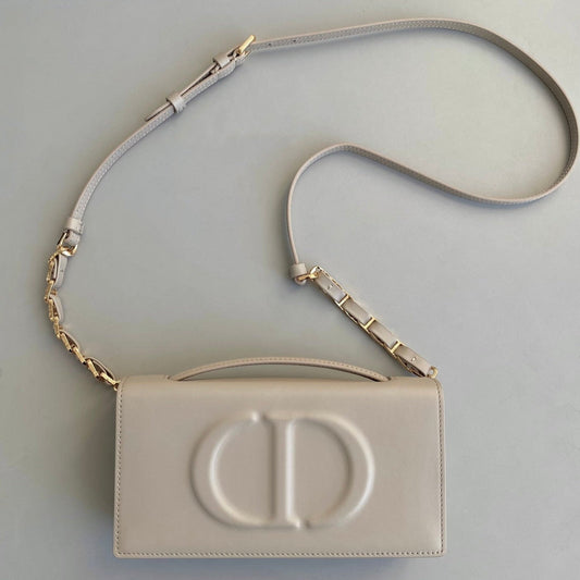 SIGNATURE CHAIN BAG 21 IN BEIGE CALFSKIN