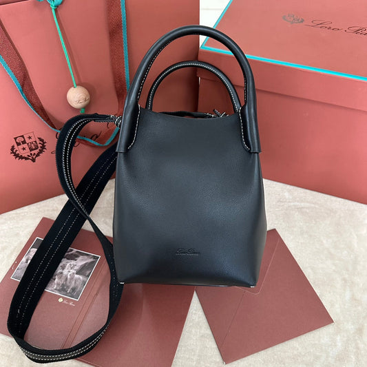 SMALL 21 BALE BAG IN BLACK GRAINED CALFSKIN WITH GOLD HARDWARE