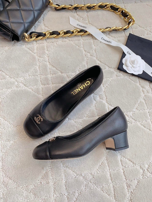 PUMP ROUNG TOE IN BLACK SHEEPSKIN