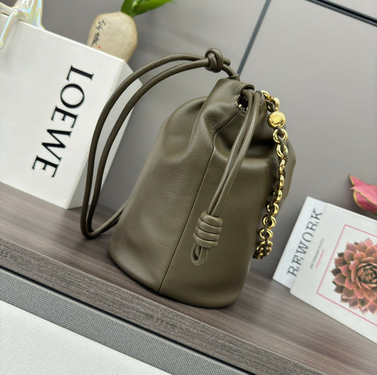 LOE 32 FLAMENCO PURSE BUCKET IN ARMY GREEN LAMBSKIN