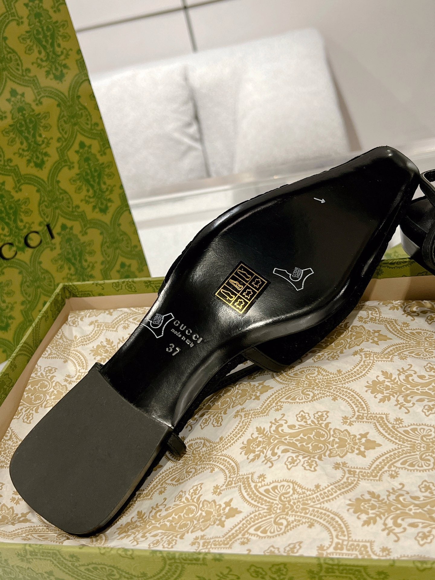 SLINGBACK FLATS IN BLACK VELVET
