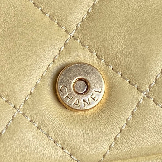 QUILTED HOBO CARGO BAG 31 IN LIGHT YELLOW CALFSKIN GOLD CHAIN