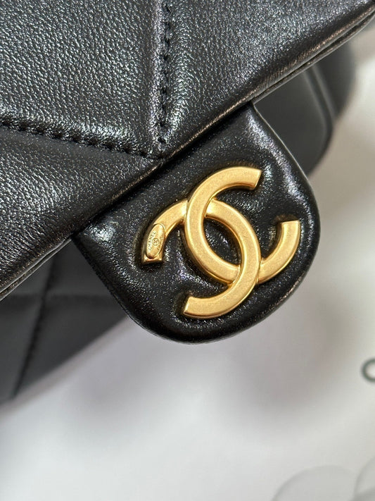 QUILTED HOBO CARGO BAG 31 IN BLACK CALFSKIN GOLD CHAIN