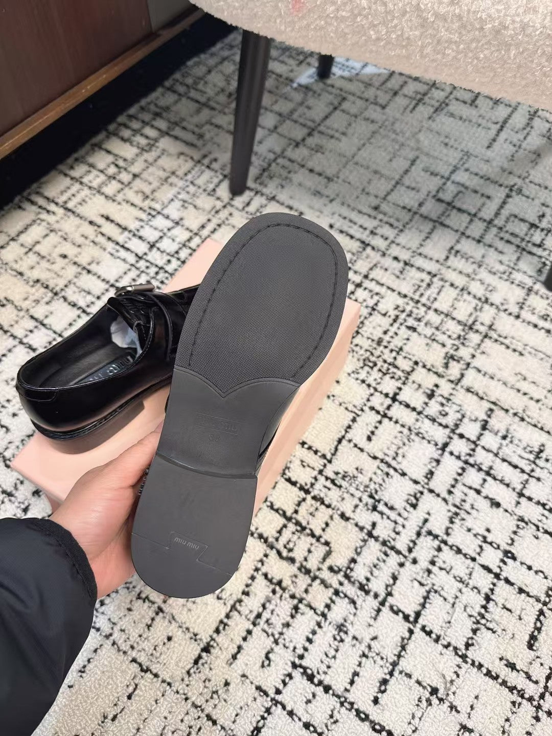 SQUARE TOE OXFORD IN BLACK SHINY CALFSKIN