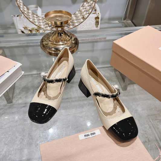 MARY JANE SANDAL CAP TOE BRIGHT CREAM SHEEPSKIN - MID HEEL