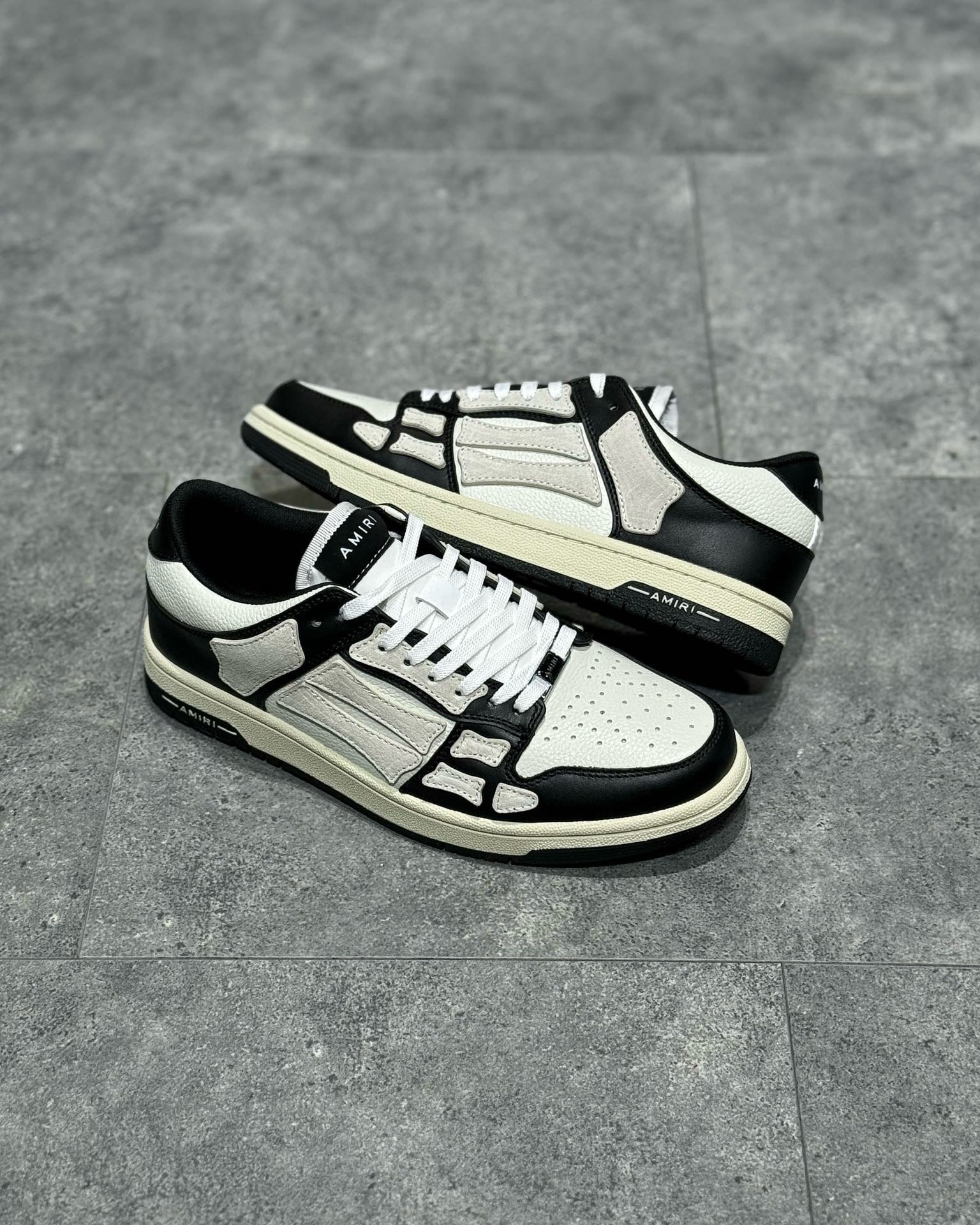AMR Sneakers