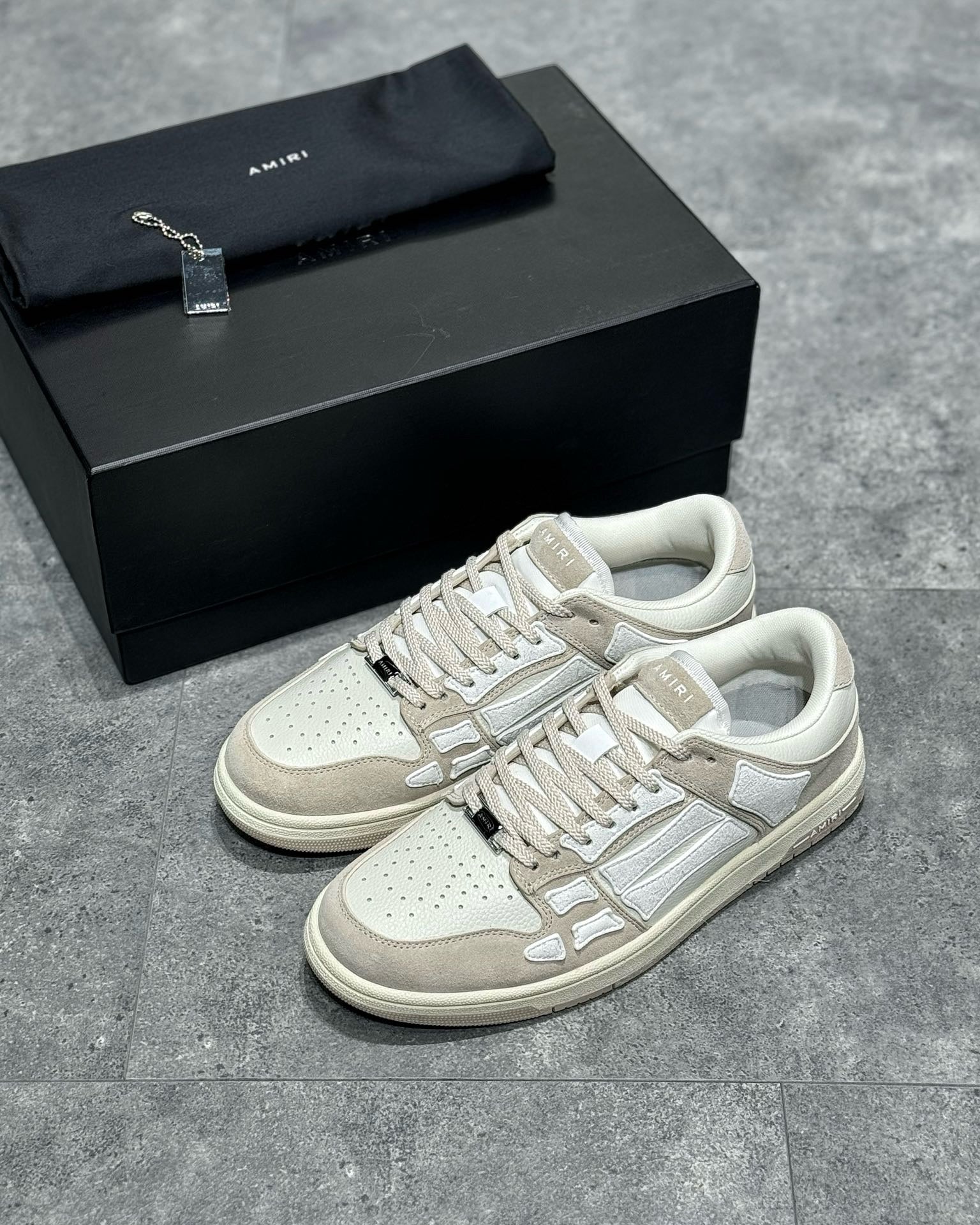 AMR Sneakers