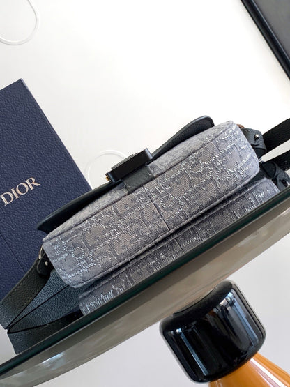 DIO Oblique Messenger Bag