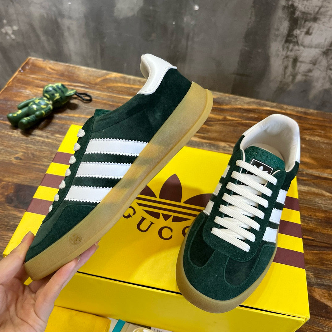GUC Sneakers