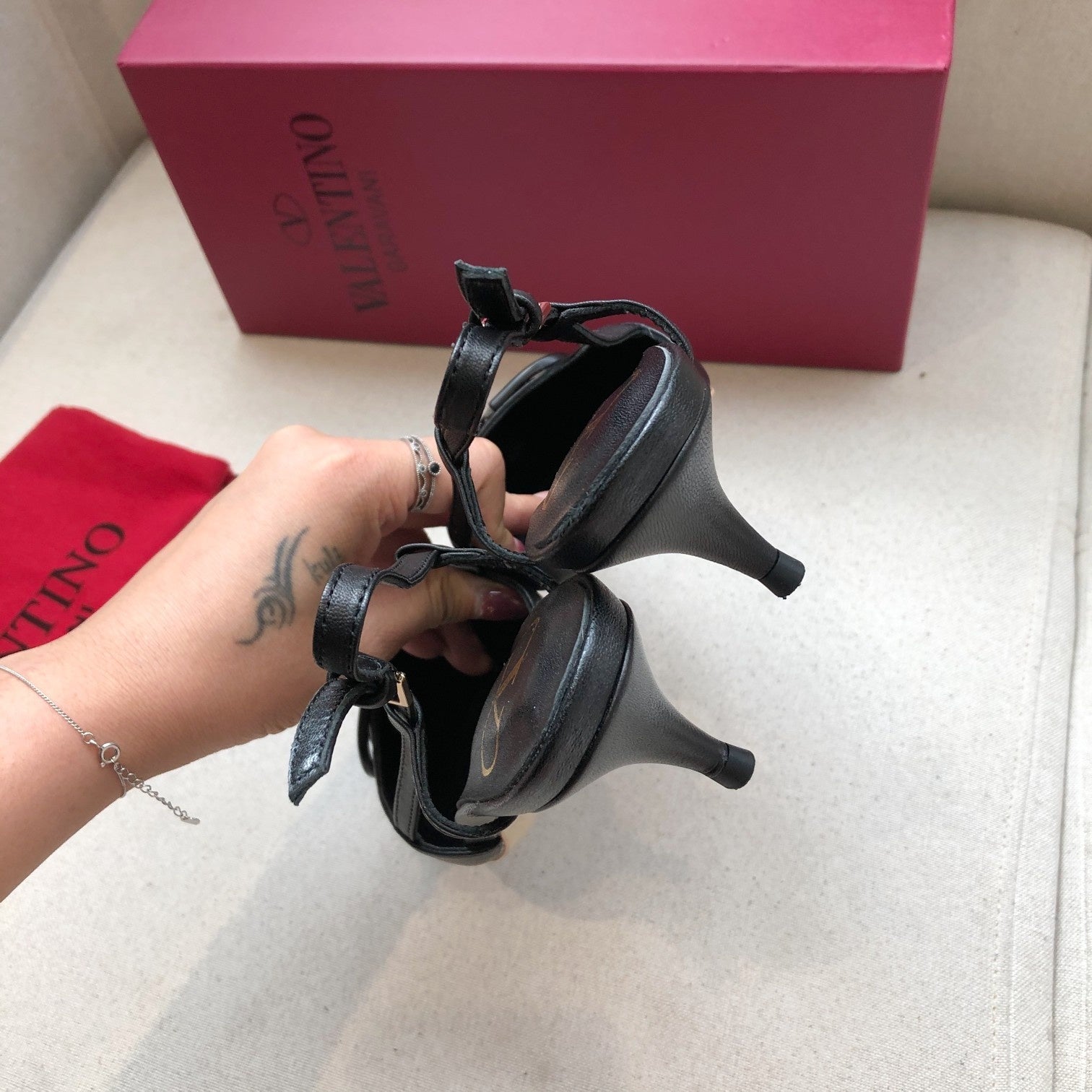 VLOGO SIGNATURE BLACK CALFSKIN HIGH SLINGBACK PUMP 4 CM