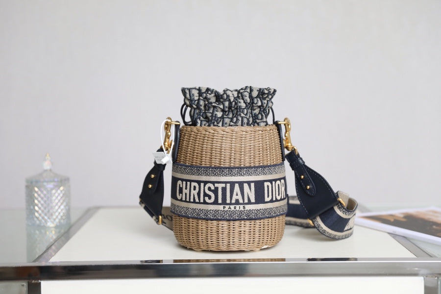 BUCKET BAG 19 IN BLACK OBLIQUE JACQUARD AND BEIGE WICKER