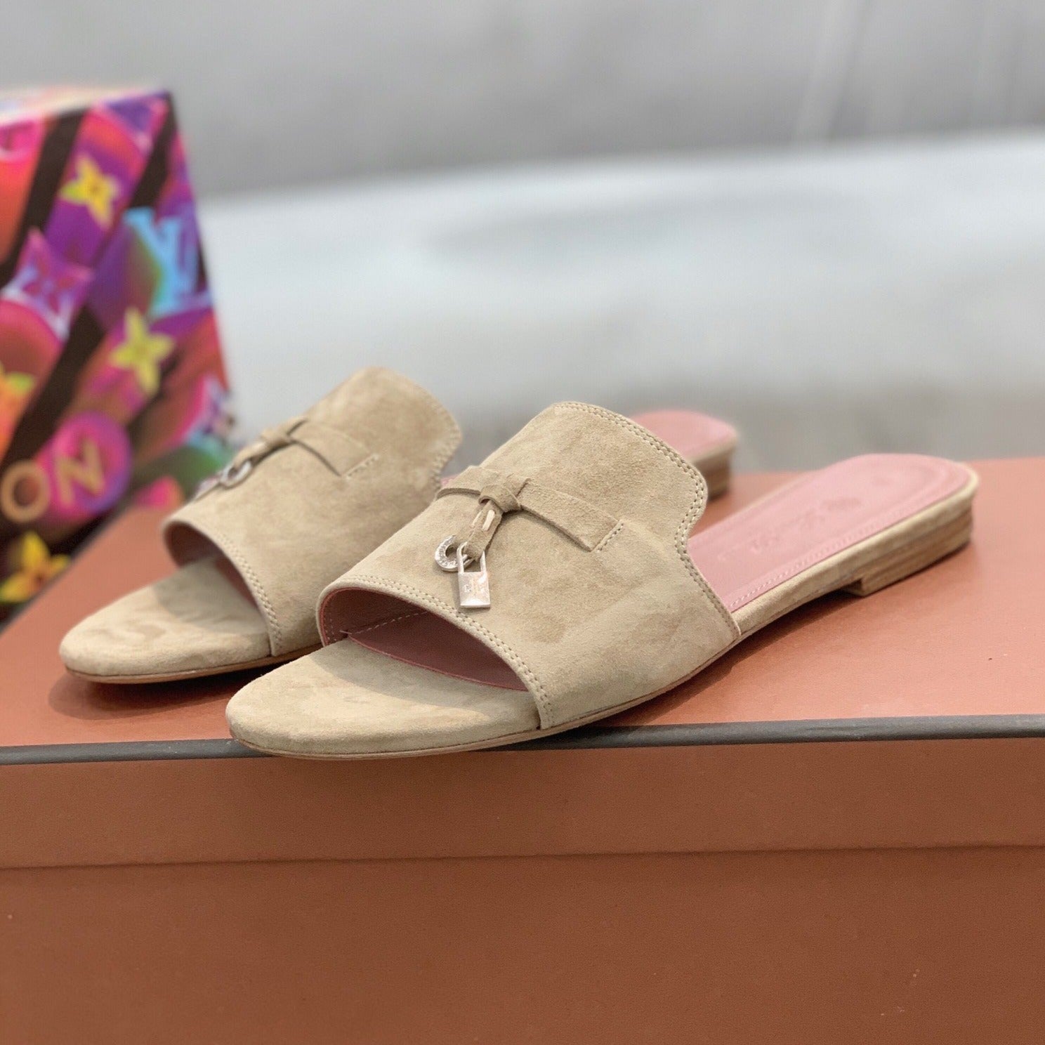 Summer Charms Sandals in Beige Suede Pink Lambskin