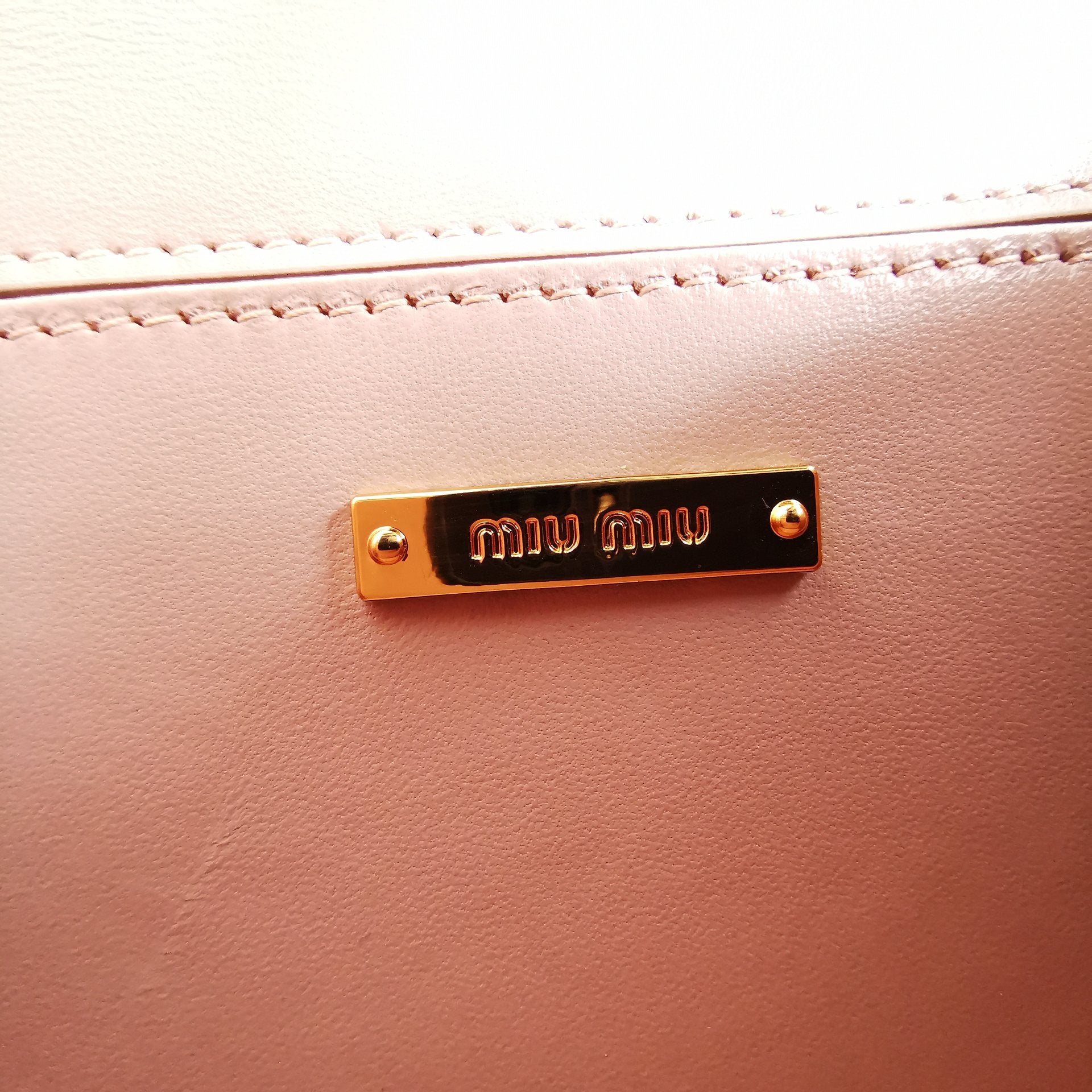 LADY 20 HANDBAG IN CROCODILE PATTERN PINK PASTEL CALFSKIN