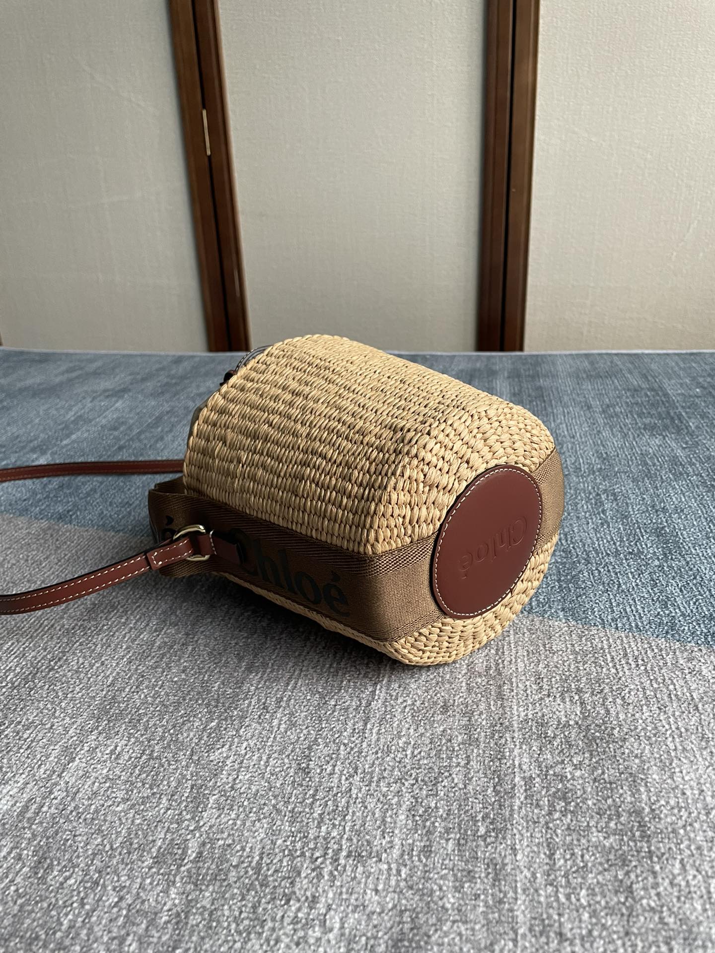SMALL WOODY BASKET 17 IN NATURAL FIBERS BROWN WEBBING DARK BROWN CALFSKIN