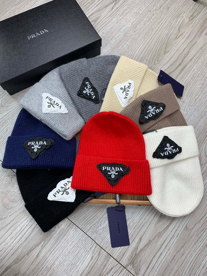BEANIE HAT IN CHERRY RED WOOL 431358
