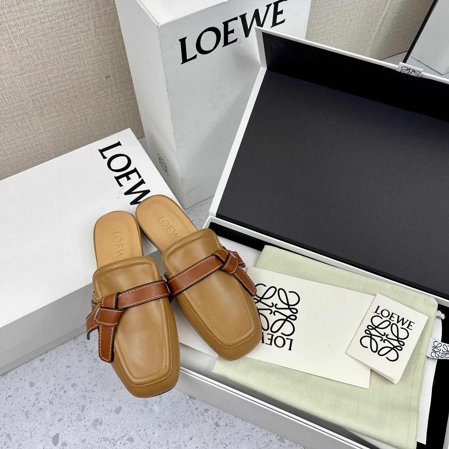 LW GATE BROWN BELTED MULE CAMEL CALFSKIN
