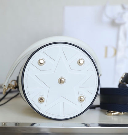 VIBE 18 BUCKET BAG IN WHITE CALFSKIN