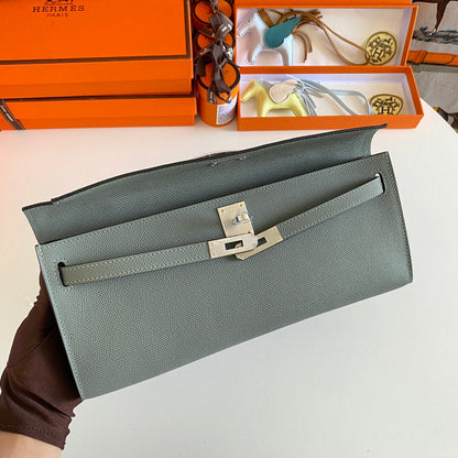 KELLY CUT 31 IN SEAFOAM GREEN CALFSKIN WITH SILVER HARDWARE