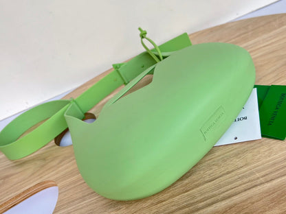 SHOULDER BAG 27 IN FEIJOA GREEN RUBBER AND NYLON FABRIC