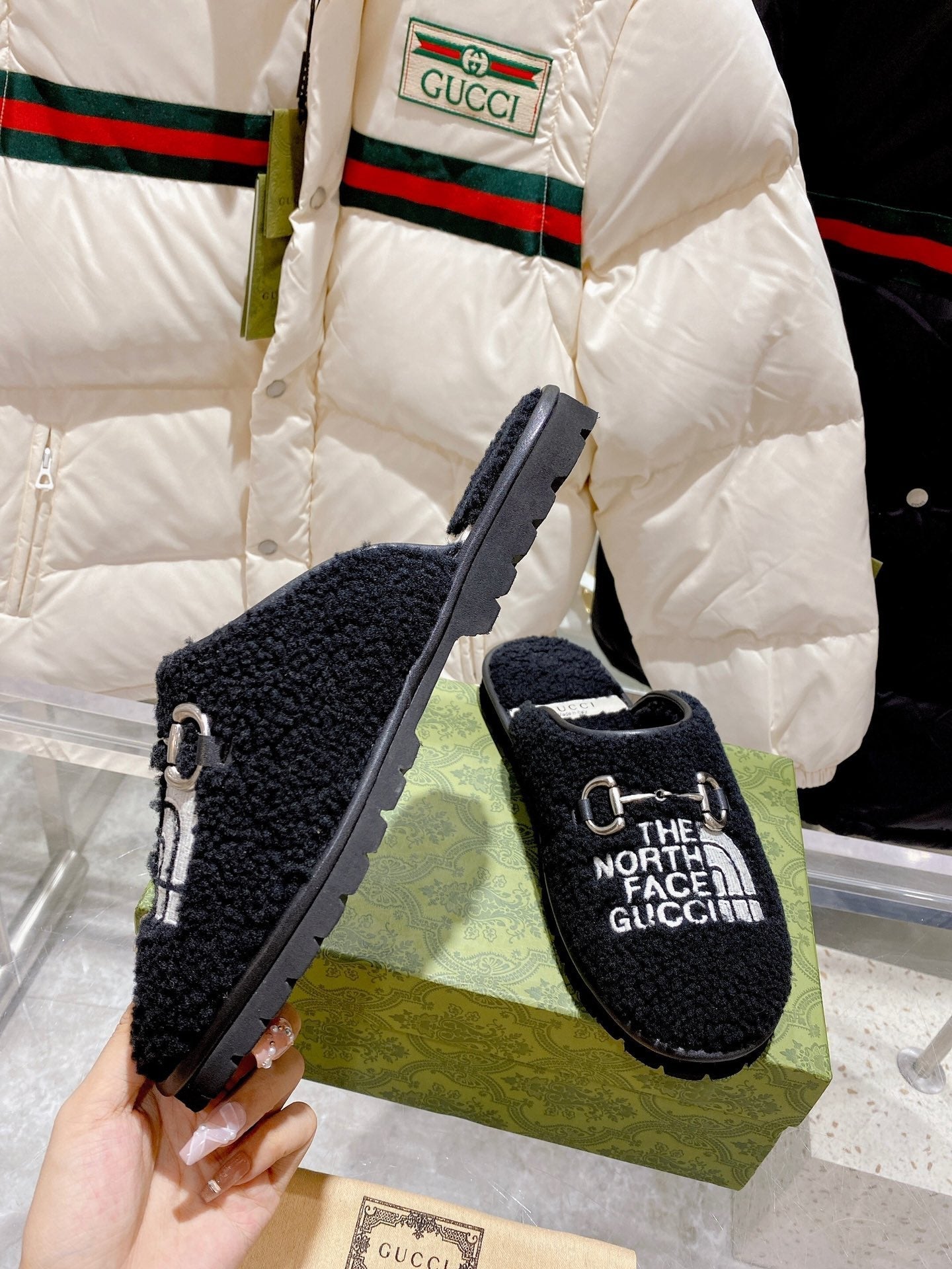GGxTHE NORTH FACE HORSEBIT MULE IN BLACK WOOL