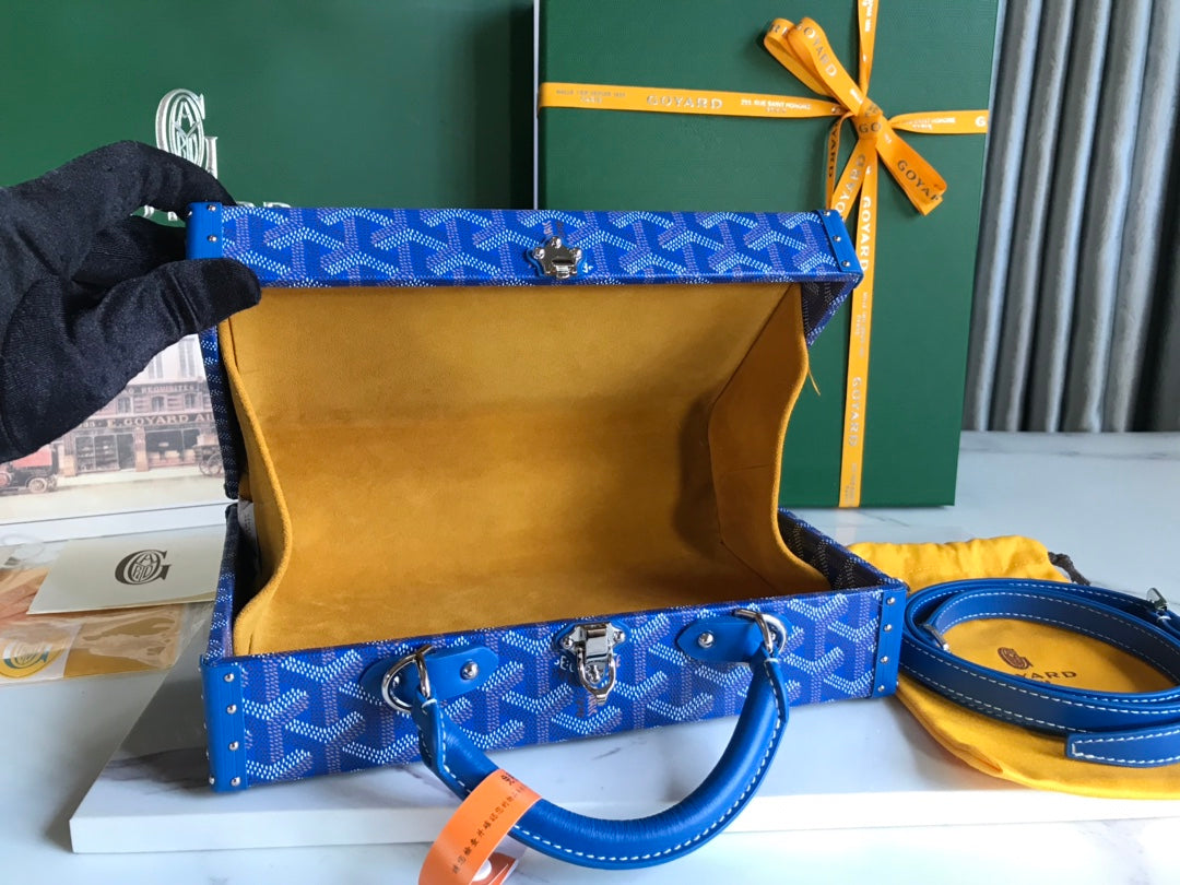 GRAND HÔTEL TRUNK BAG 24 IN BLUE GOYARDINE CANVAS AND CALFSKIN
