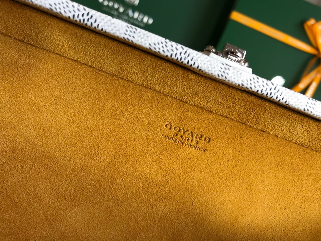 GRAND HÔTEL TRUNK BAG 24 IN WHITE GOYARDINE CANVAS AND CALFSKIN