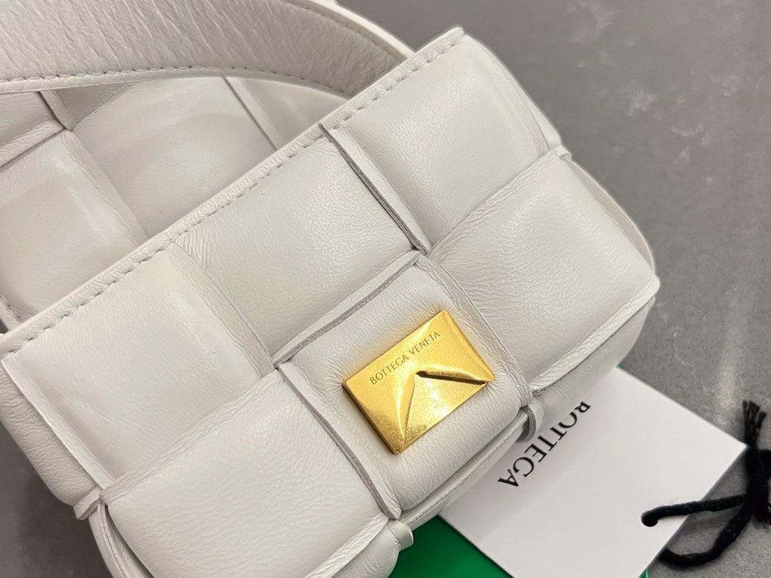 MINI CASSETTE 12 IN WHITE LAMBSKIN