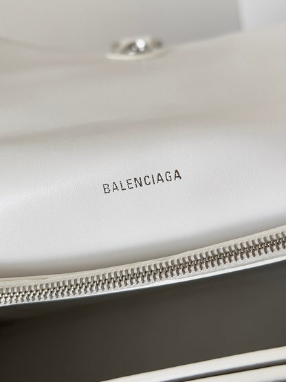 CRUSH CHAINED BAG 32 IN WHITE QUILTED CRUSHED CALFSKIN SILVER HARDWARE