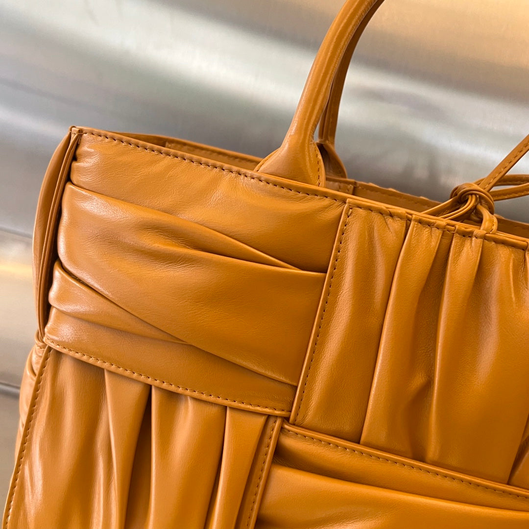 SMALL ARCO TOTE 30 IN PIZAZZ ORANGE SOFT LAMBSKIN
