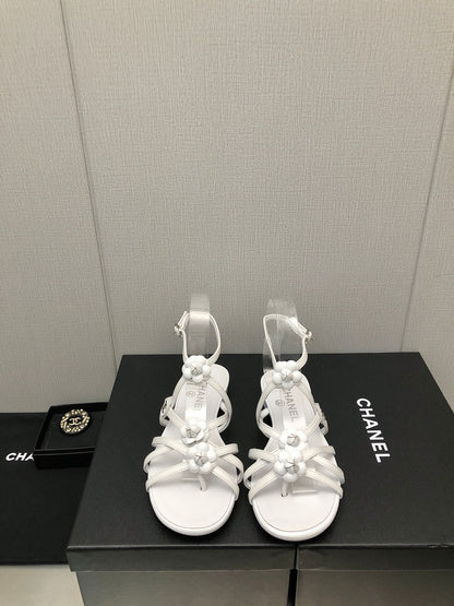 FLORAL FLAT SANDAL IN WHITE LAMBSKIN