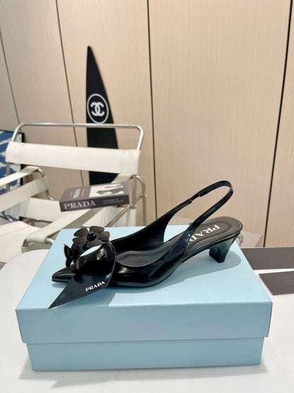 SLINGBACK KITTEN HEEL IN BLACK SHINY CALFSKIN ATTACHED FLOWERS