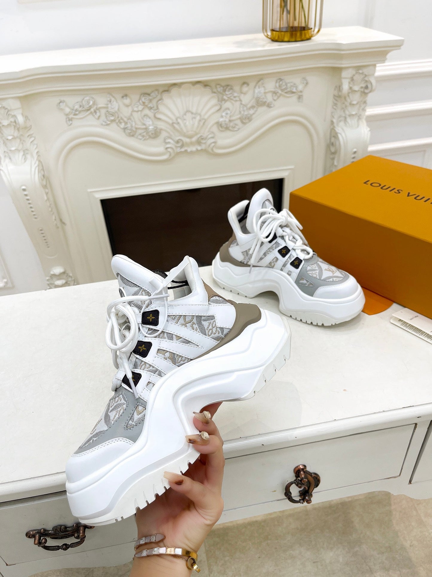 LV ARCHLIGHT 2.0 PLATFORM SNEAKER IN WHITE MIX DOVE GRAY MIX OF MATERIALS
