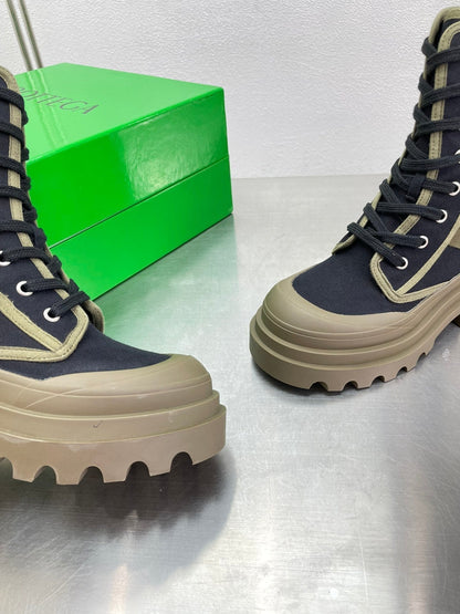 RIBBON BOMBER LACE-UP BOOTS IN BLACK MIX OLIVE GREEN CANVAS