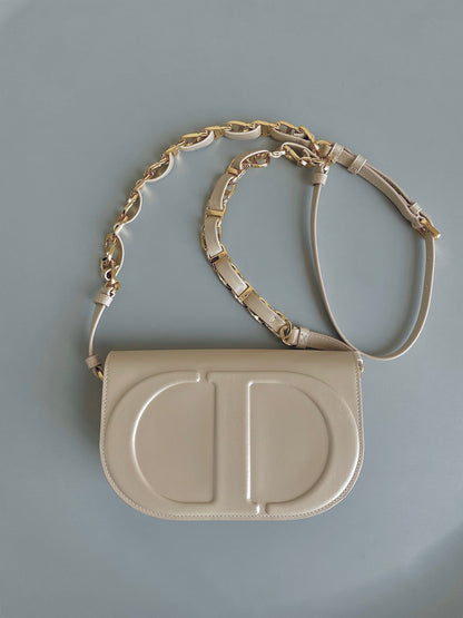 SIGNATURE HOBO 21 BAG IN BEIGE CALFSKIN