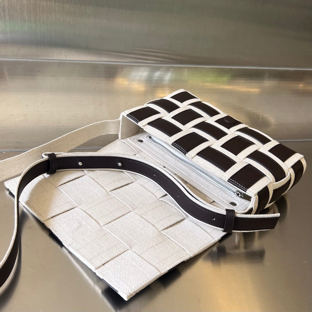 MINI CASSETTE 23 IN BLACK WHITE CALFSKIN