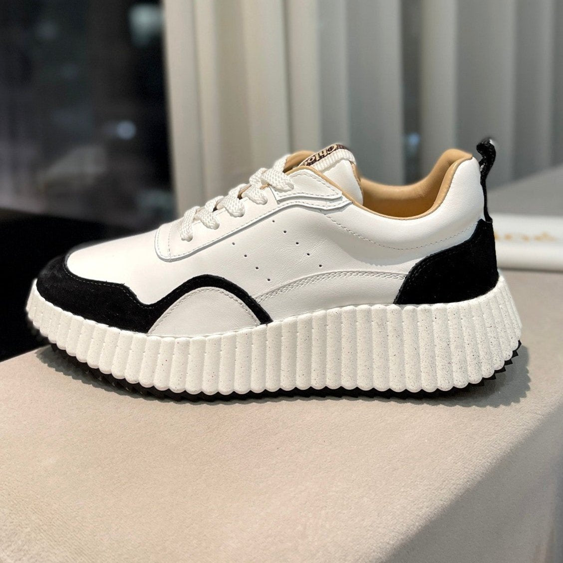 NAMA SNEAKER IN WHITE LAMBSKIN AND BLACK SUEDE