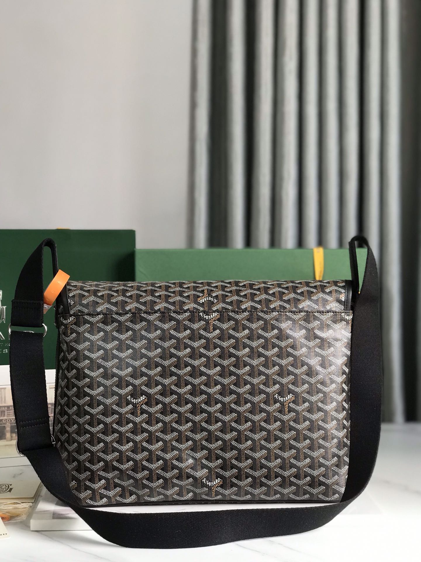 CITADIN MESSENGER BAG 39 IN BLACK GOYARDINE CANVAS