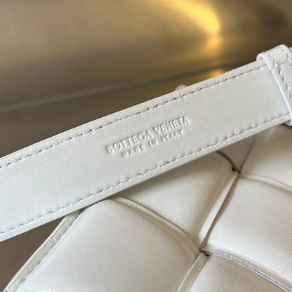 MINI CASSETTE 18 IN WHITE LAMBSKIN