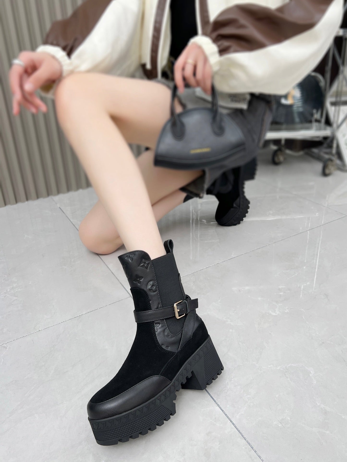 LAUREATE PLATFORM DESERT BOOT IN BLACK SUEDE AND CALFSKIN