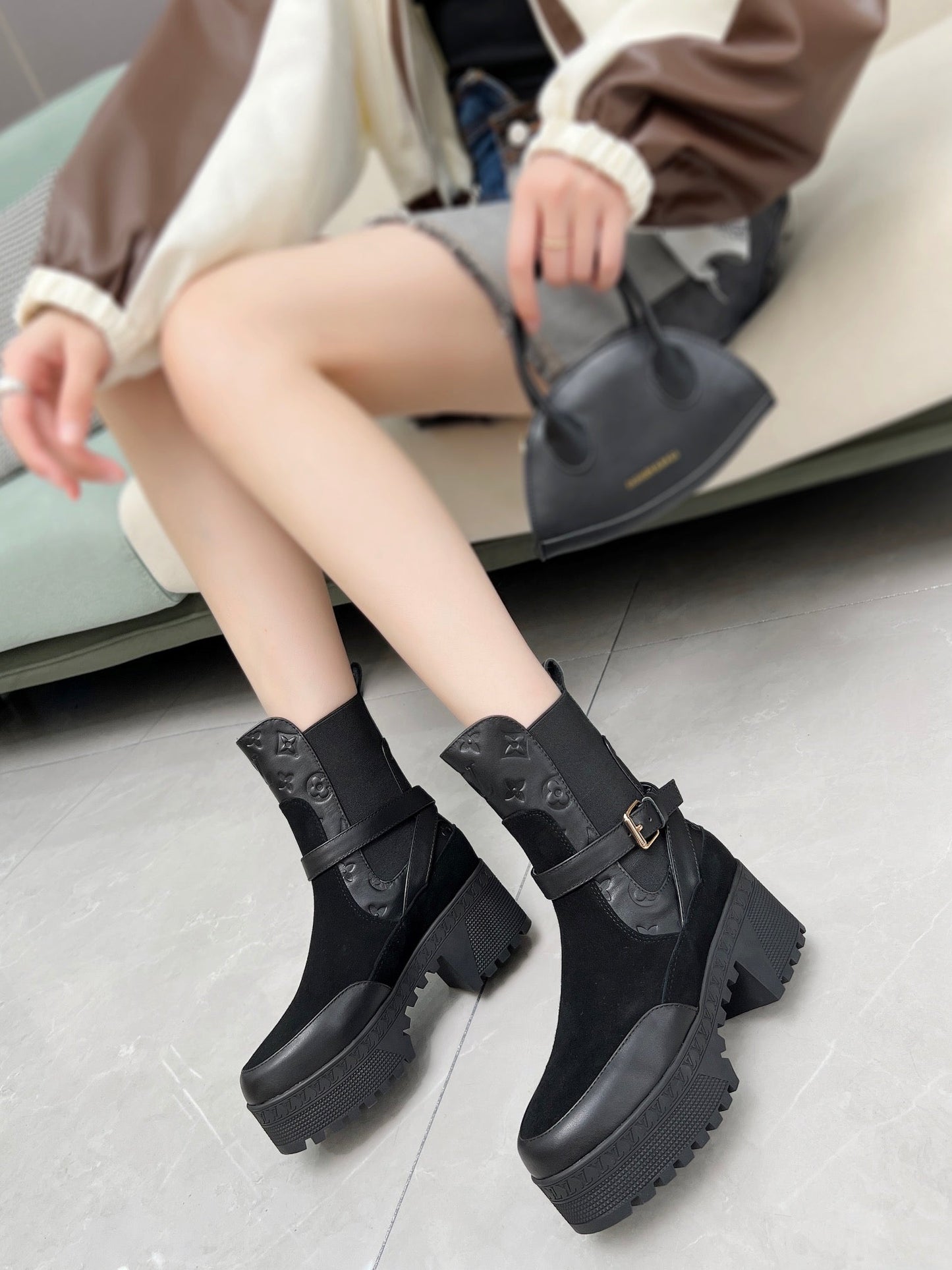 LAUREATE PLATFORM DESERT BOOT IN BLACK SUEDE AND CALFSKIN