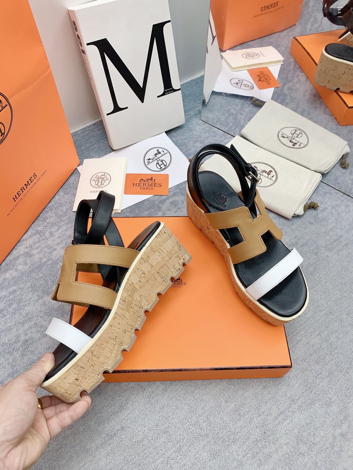 HAVANE 30 SANDAL IN WHITE AND PEANUT BROWN CALFSKIN