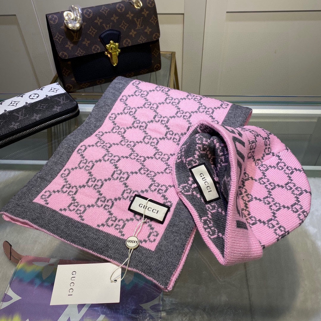 SET CLASSIC SCARF AND HAT IN BABY PINK MONOGRAM CASHMERE 200522