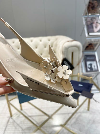 MEDIUM HEEL SLINGBACK ATTACHED CREATIVE FLOWERS IN BEIGE PATENT CALFSKIN