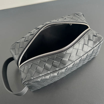 INTRECCIATO CLUTCH 26 IN BLACK CALFSKIN