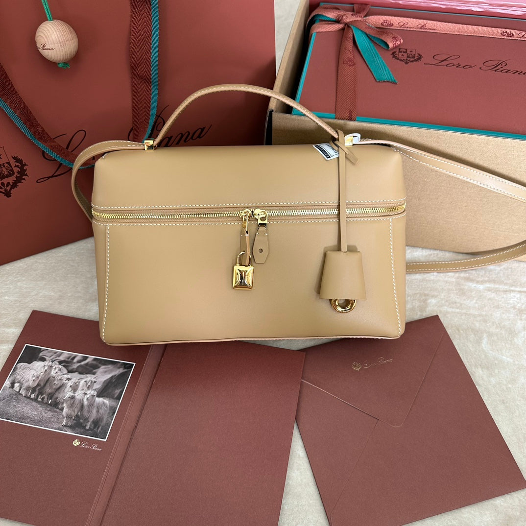 EXTRA BAG L27 IN PEANUT BROWN SMOOTH CALFSKIN WITH GOLD HARDWARE
