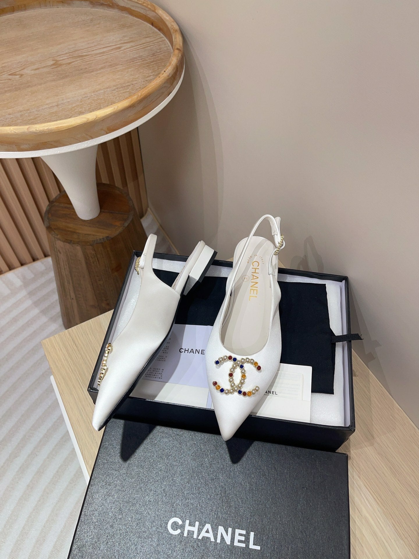 CC SLINGBACKS WHITE SATIN AND LAMBSKIN