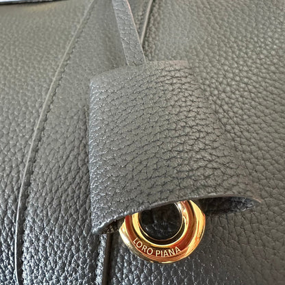LOOM BAG 25 IN BLACK SMOOTH CALFSKIN WITH GOLD HARDWARE