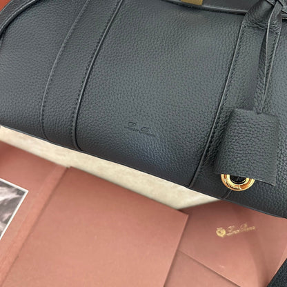 LOOM BAG 25 IN BLACK SMOOTH CALFSKIN WITH GOLD HARDWARE