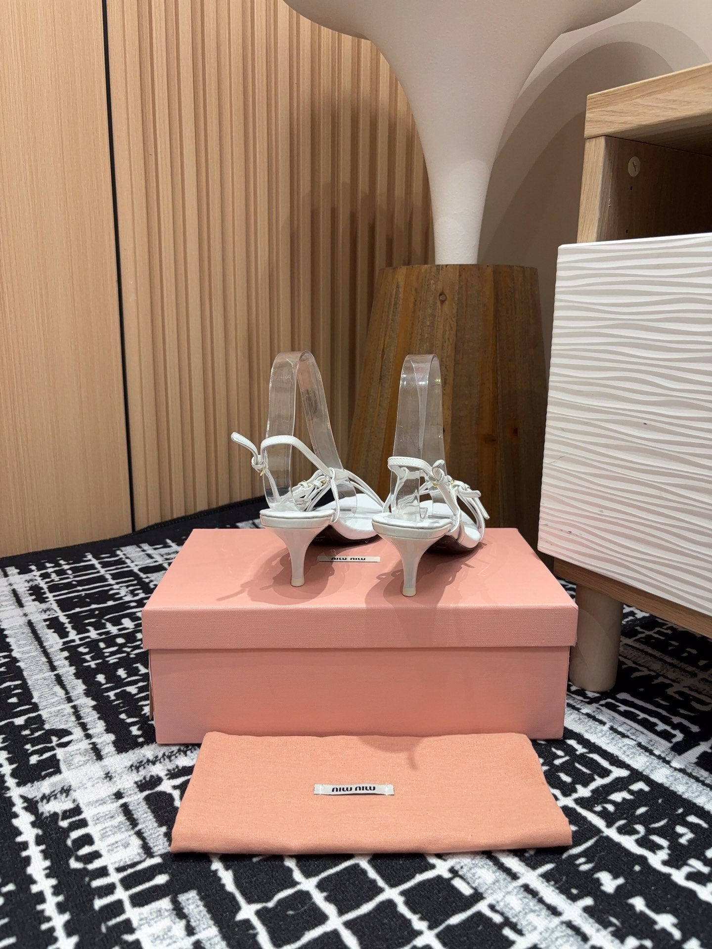 STRAP HIGH HEEL SANDALS IN WHITE SHINY LAMBSKIN
